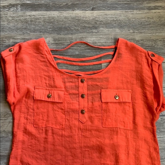 Women's Edge Cap Sleeve Top With Buttons And Cutout Design Medium - Picture 2 of 7